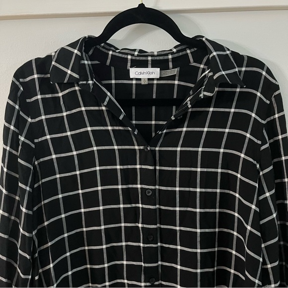 Calvin Klein Button Down Black and White Long Blouse. Size PS - Picture 2 of 9